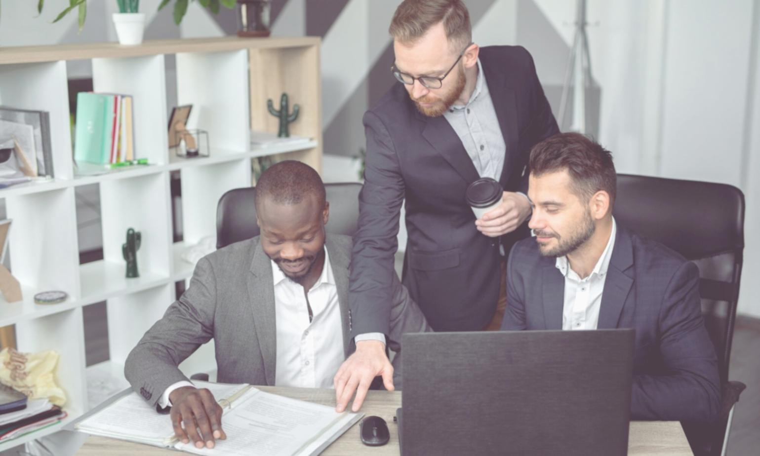 Consultoria financeira personalizada em ambiente profissional